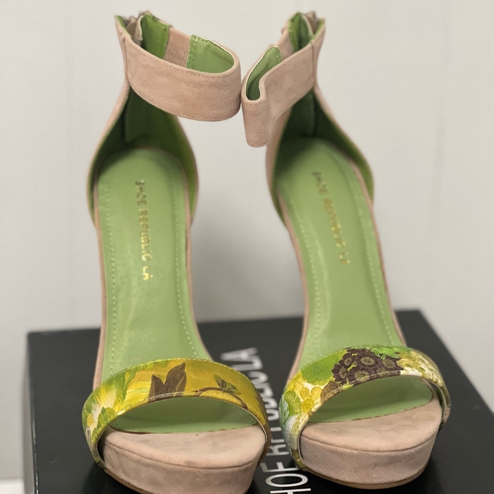 Nude heels 6 1/2